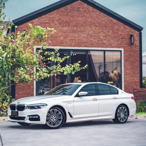 BMW 530e M Sport สีขาว ราคา 3,900,000 บาท
