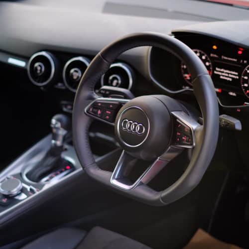 พวงมาลัยท้ายตัดของ Audi TT Sline พร้อมหน้าจอ Virtual Cockpit