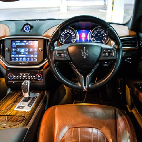 Cockpit ของ Maserati Ghibli