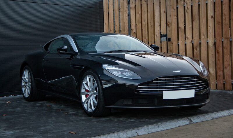 รถยนต์หรูระดับตำนาน Aston Martin DBS Superleggera