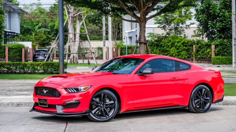 รถหรูสีแดง Ford Mustang