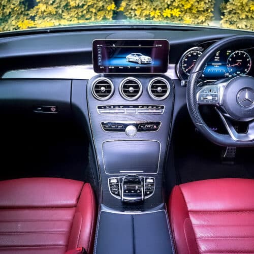 ชุดคอนโซลหน้าของ Mercedes-Benz C 200 Coupe AMG 2022